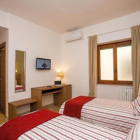 Trastevere's Friends Bed & Breakfast 4*