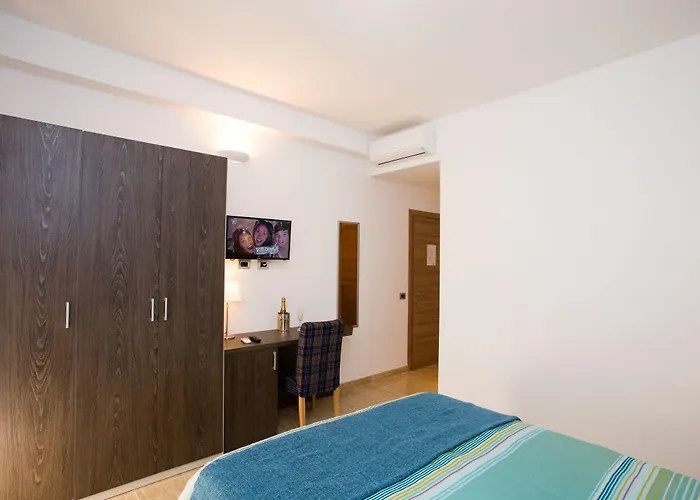 לינה וארוחת בוקר Trastevere's Friends 4*